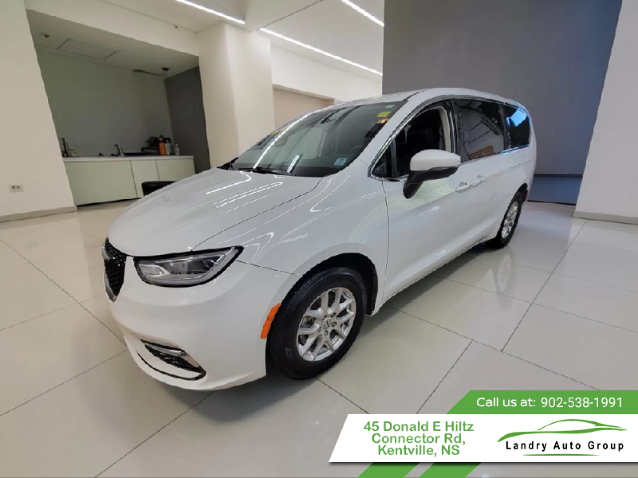 2023 Chrysler Pacifica Touring L Main Image