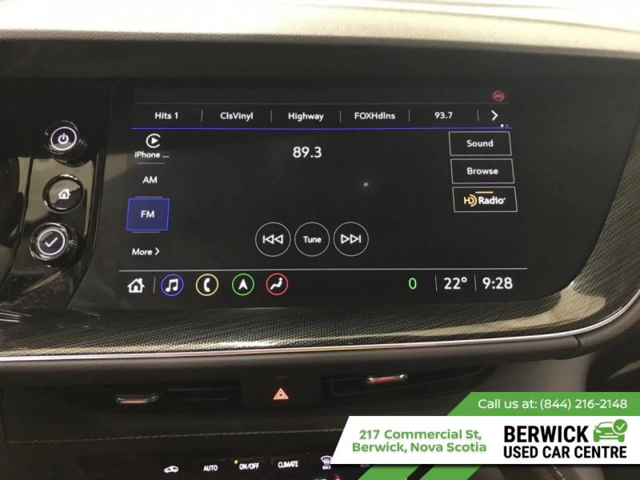 2022 Buick Envision Essence Main Image