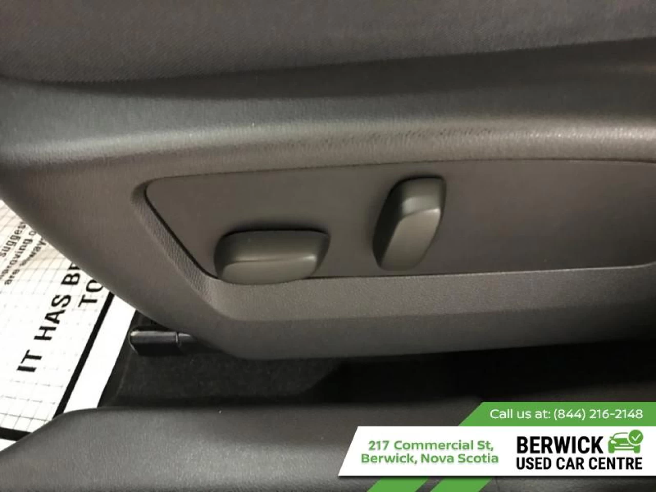 2022 Buick Envision Essence Main Image