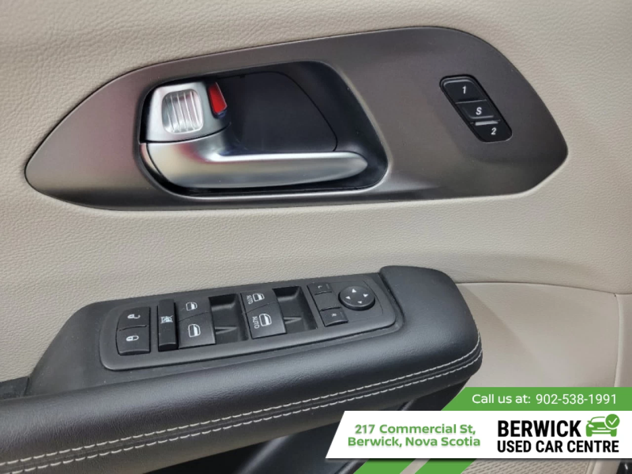 2023 Chrysler Pacifica Touring L Main Image
