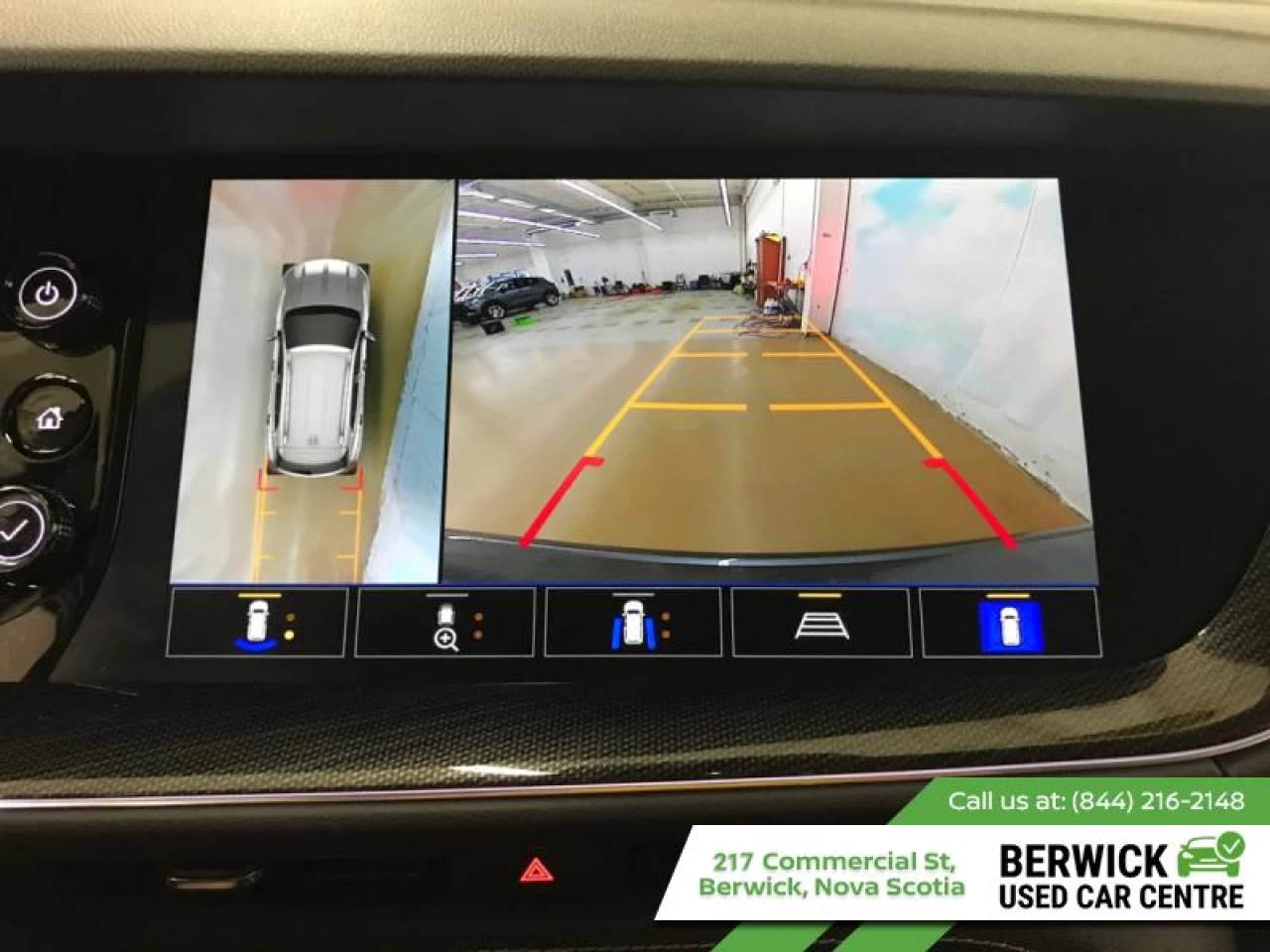 2022 Buick Envision Essence Main Image