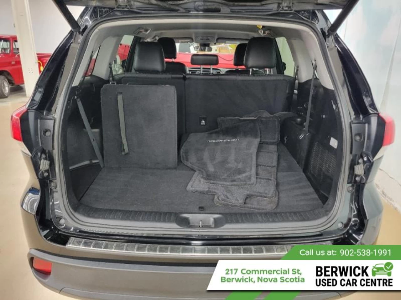 2017 Toyota Highlander LE Main Image