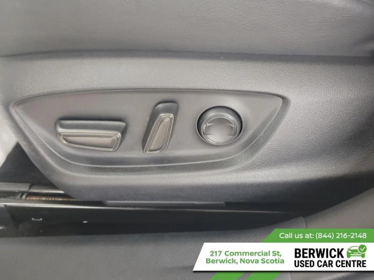 2023 Toyota Camry SE Main Image