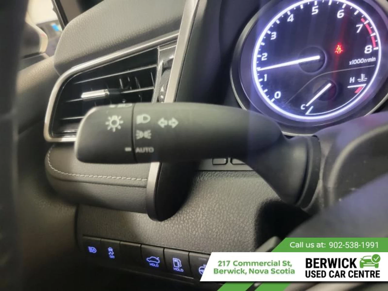 2023 Toyota Camry SE Main Image