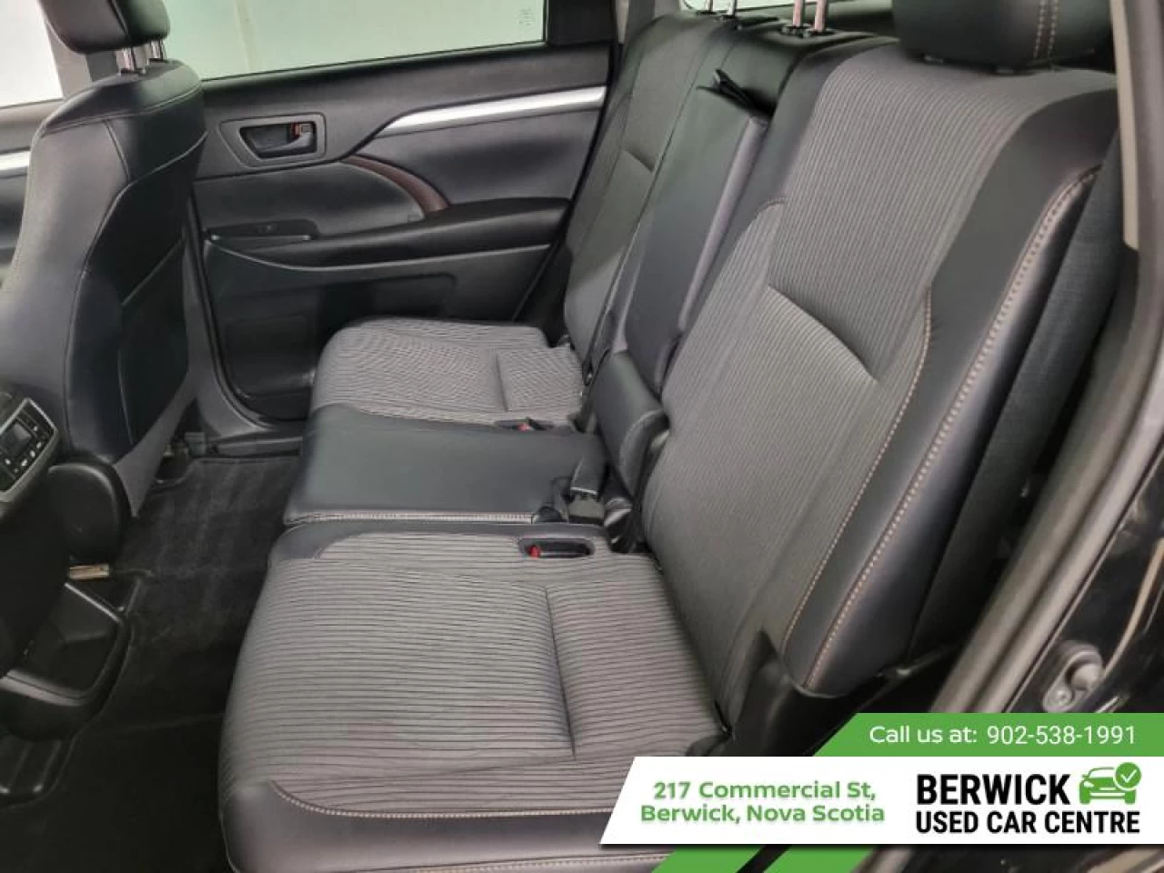 2017 Toyota Highlander LE Main Image