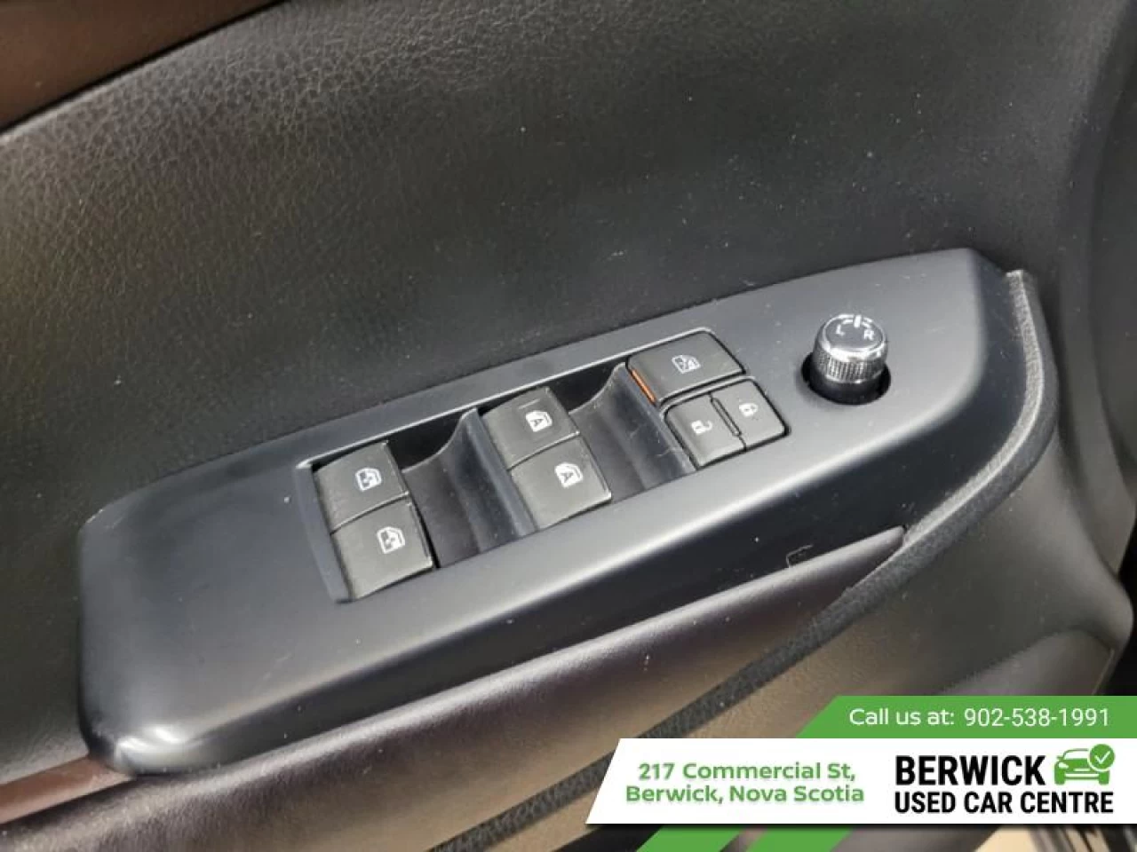 2017 Toyota Highlander LE Main Image