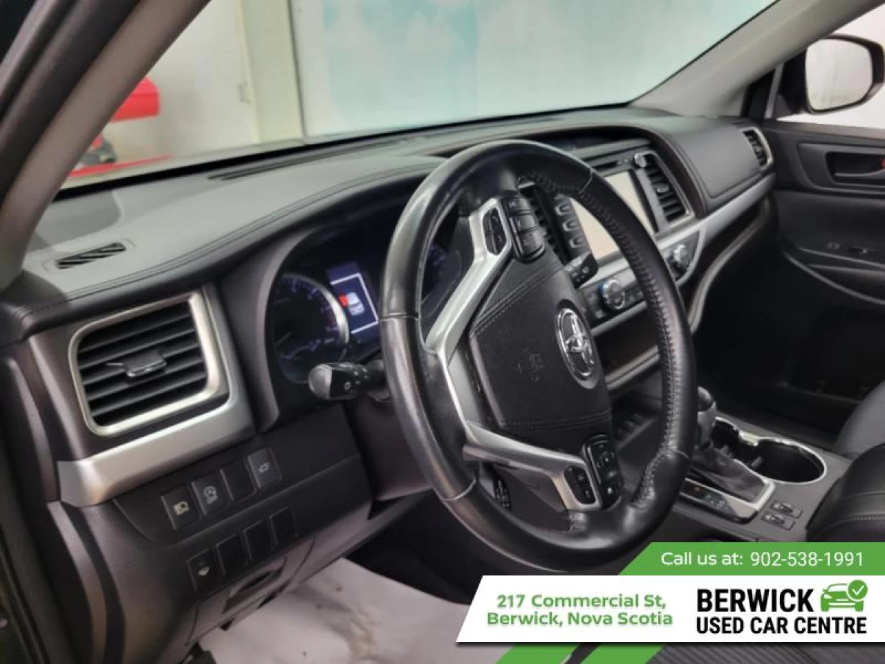 2017 Toyota Highlander LE Main Image