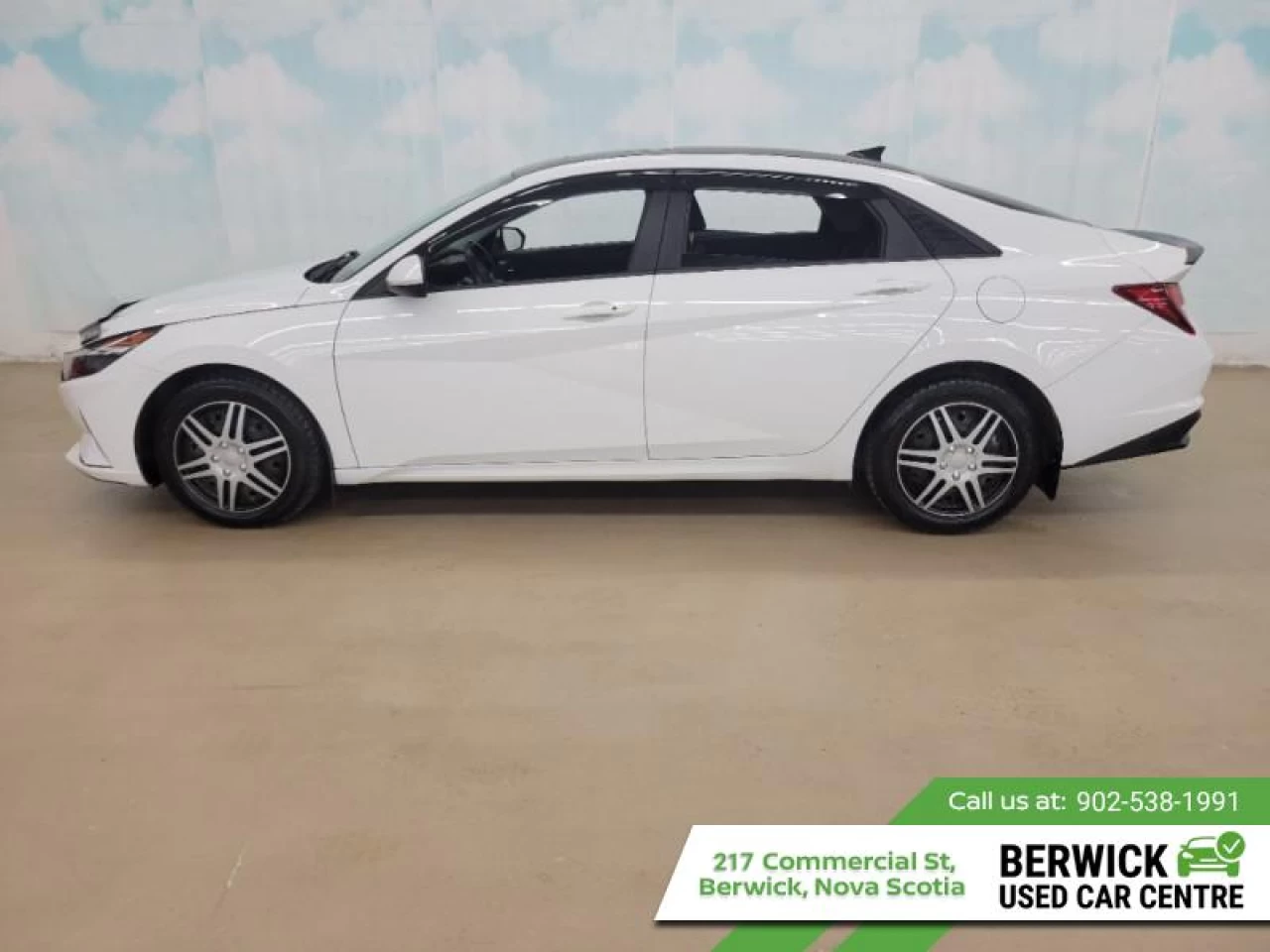 2023 Hyundai Elantra Preferred w/Sun and Tech Main Image