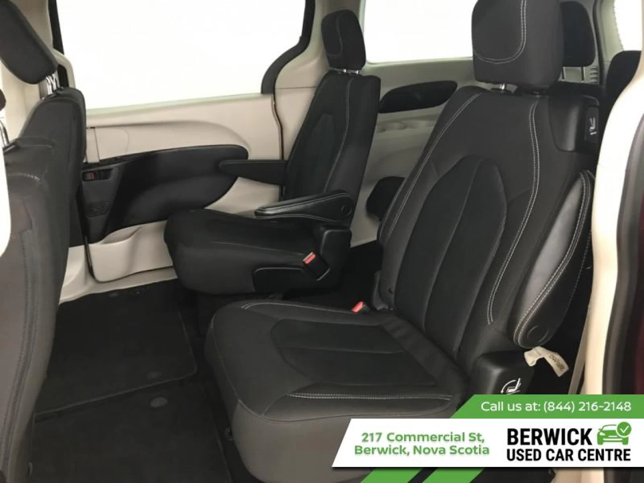 2022 Chrysler Grand Caravan SXT Main Image