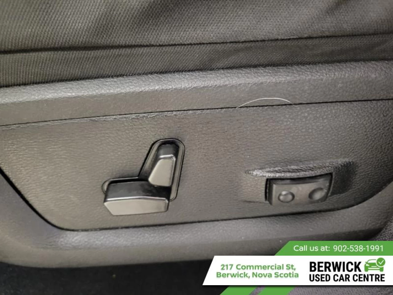 2022 Ram 1500 Classic SLT Main Image