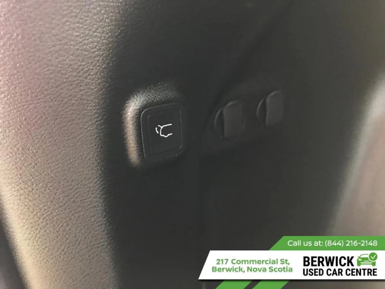 2023 Jeep Cherokee Altitude Main Image