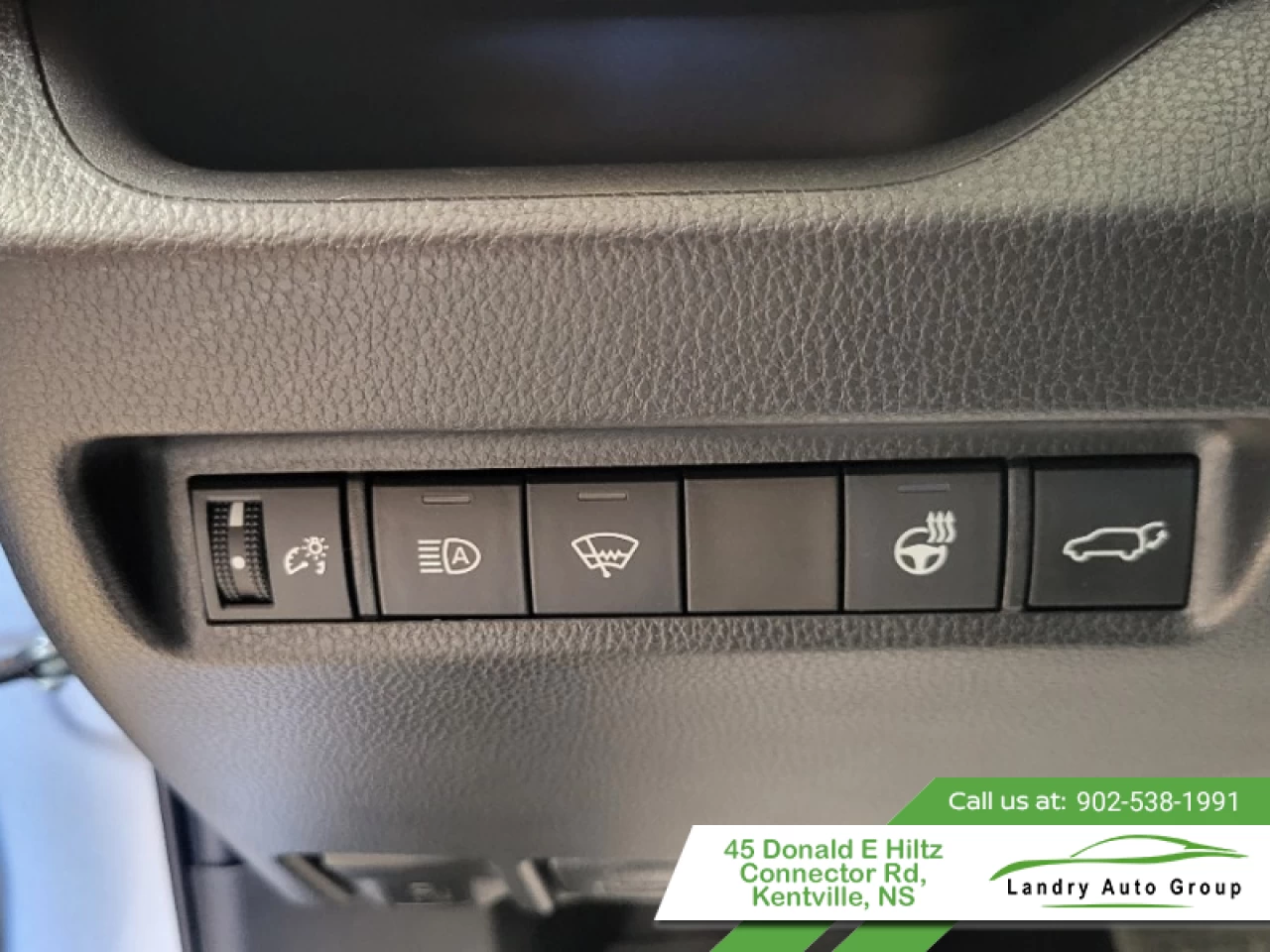 2022 Toyota RAV4 XLE Main Image