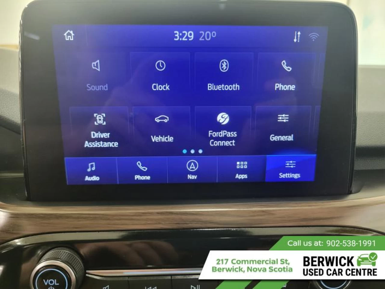 2020 Ford Escape Titanium Hybrid 4WD Main Image