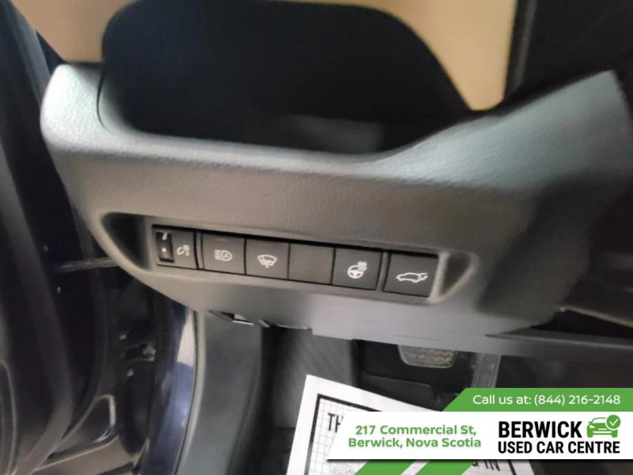 2021 Toyota RAV4 Hybrid XLE Main Image