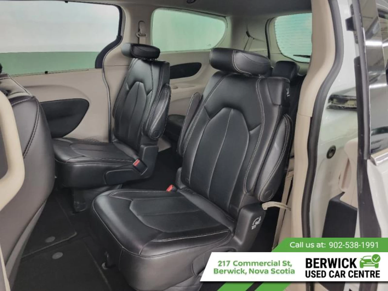 2023 Chrysler Pacifica Touring L Main Image