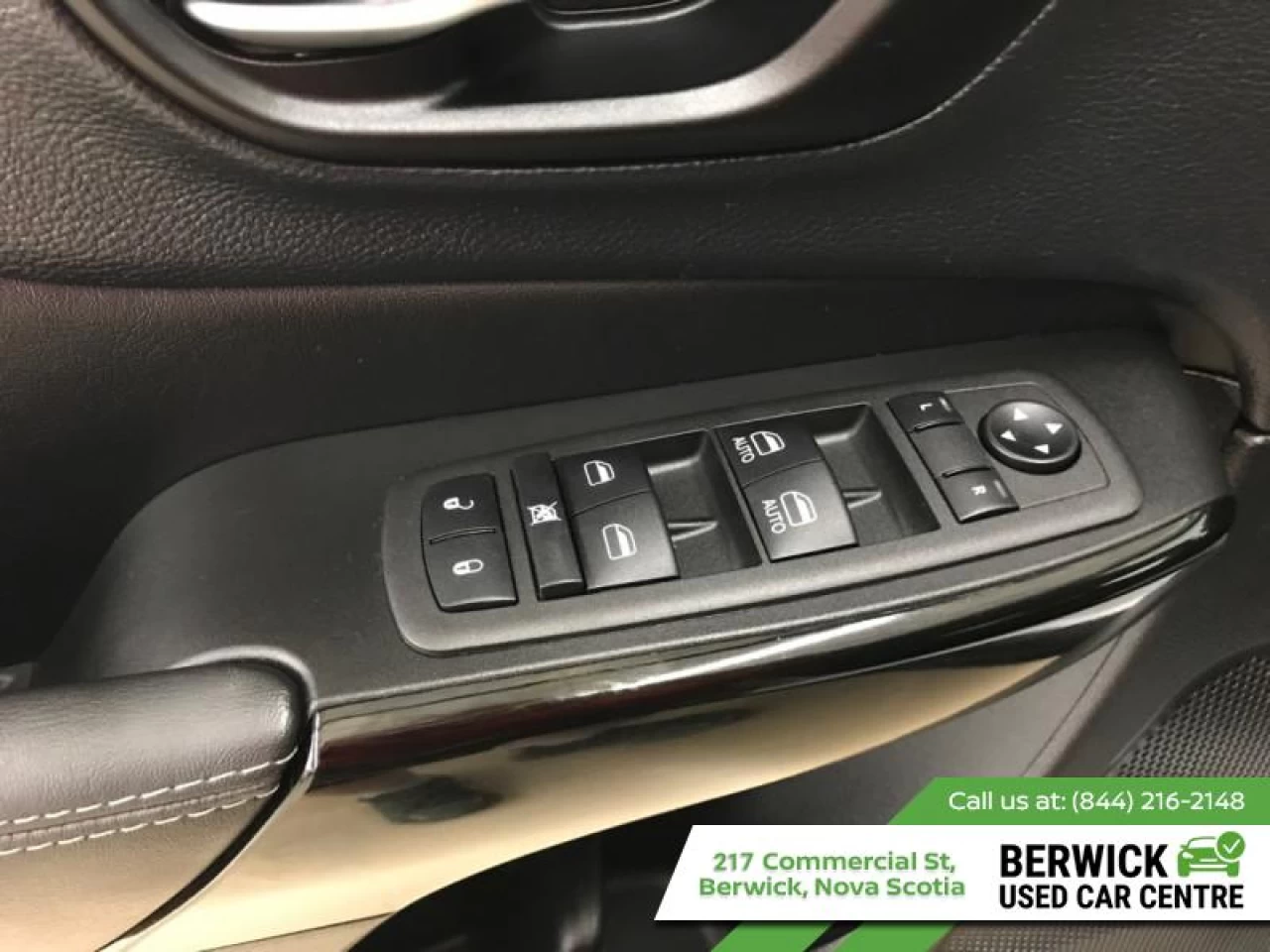 2023 Jeep Cherokee Altitude Main Image