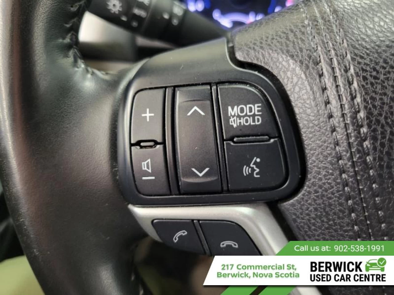 2017 Toyota Highlander LE Main Image