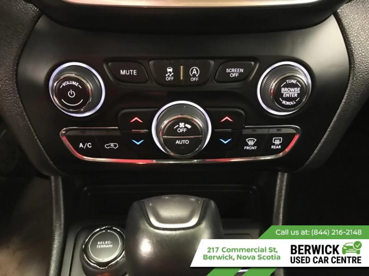 2023 Jeep Cherokee Altitude Main Image