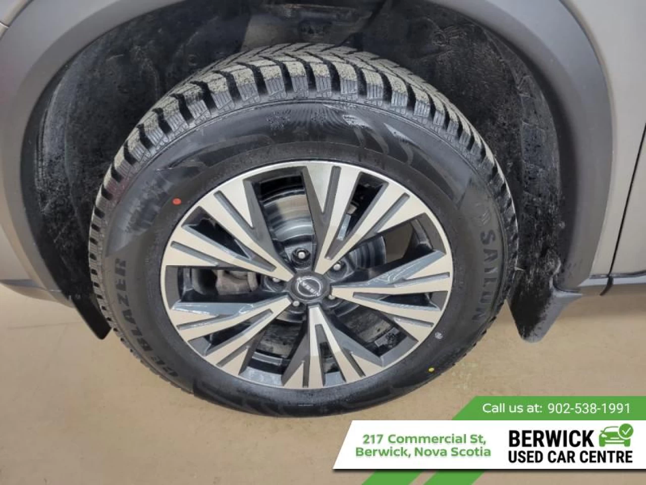 2023 Nissan Rogue SV Moonroof Main Image