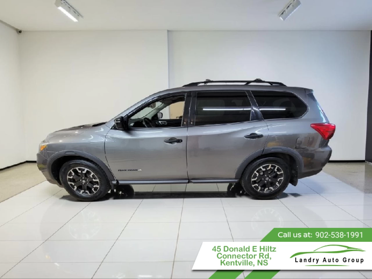 2020 Nissan Pathfinder SV Tech Main Image