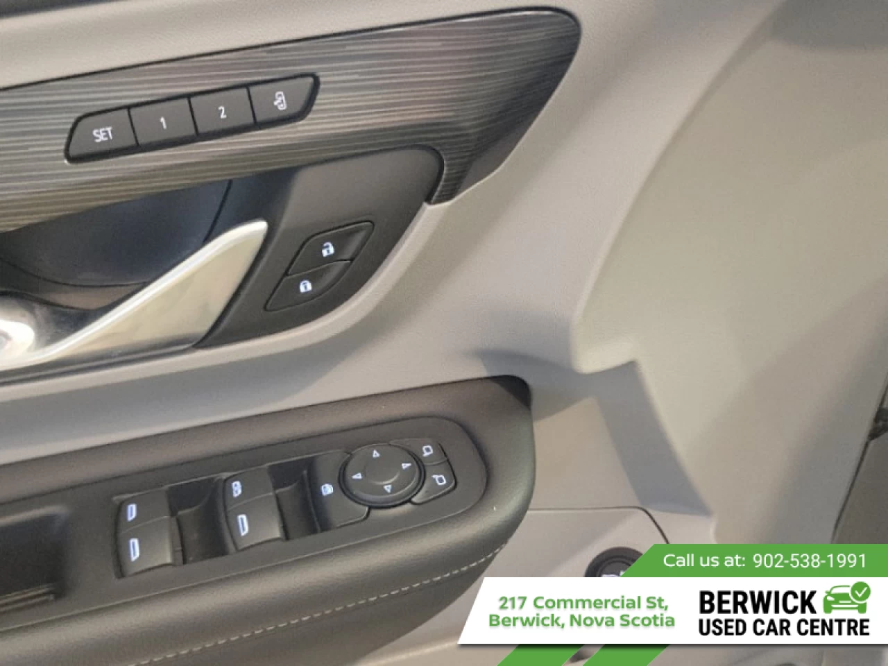 2023 GMC Terrain SLT Main Image