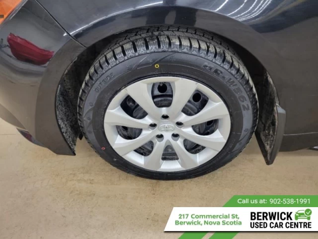 Toyota Corolla LE 2024