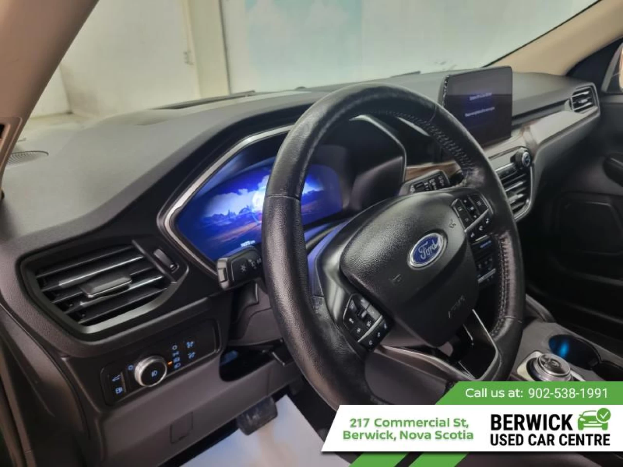 2020 Ford Escape Titanium Hybrid 4WD Main Image