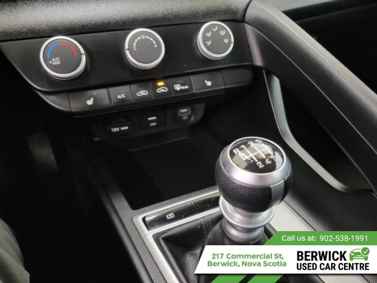 2021 Hyundai Elantra Essential Manual Main Image