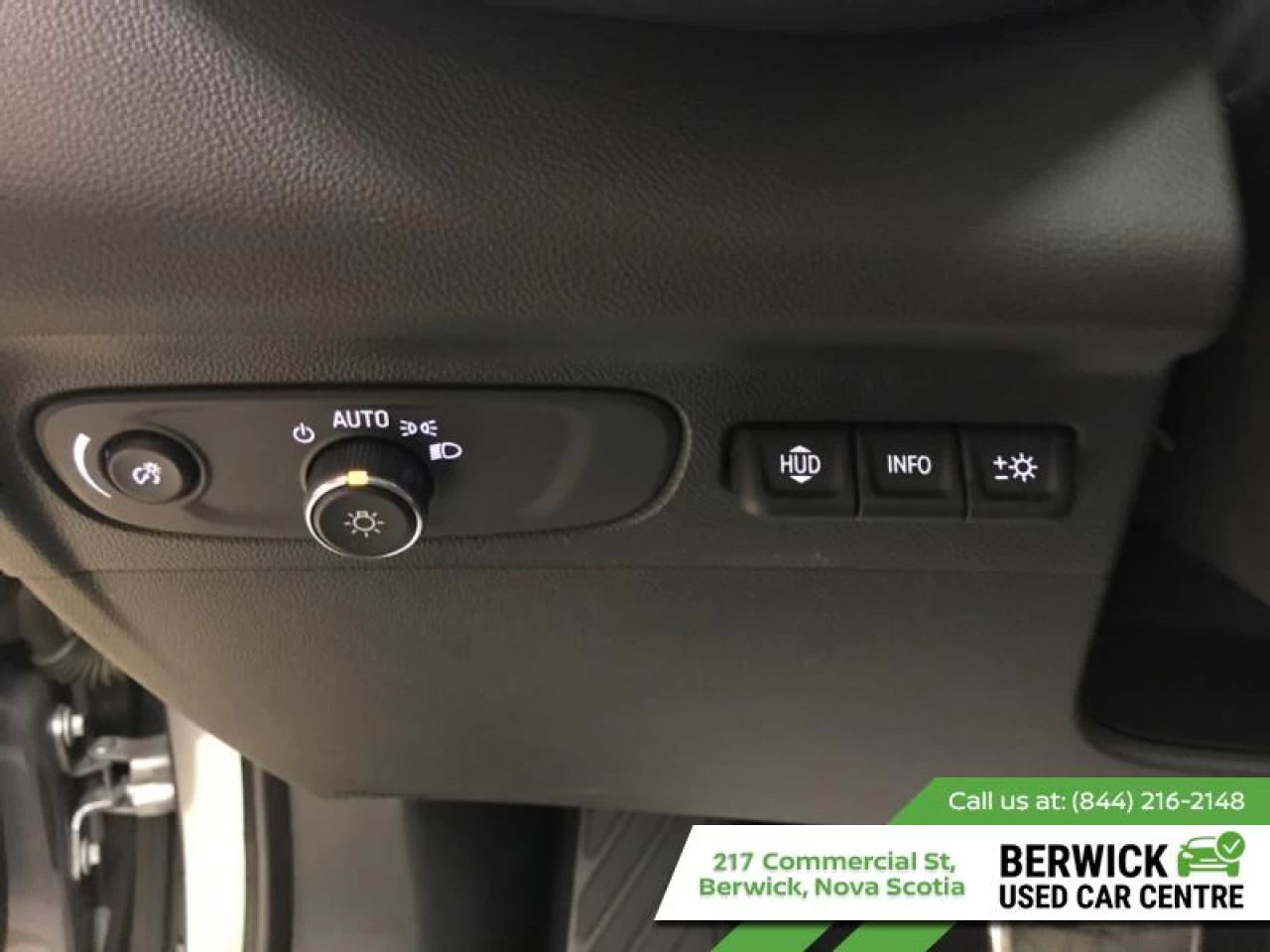 2022 Buick Envision Essence Main Image