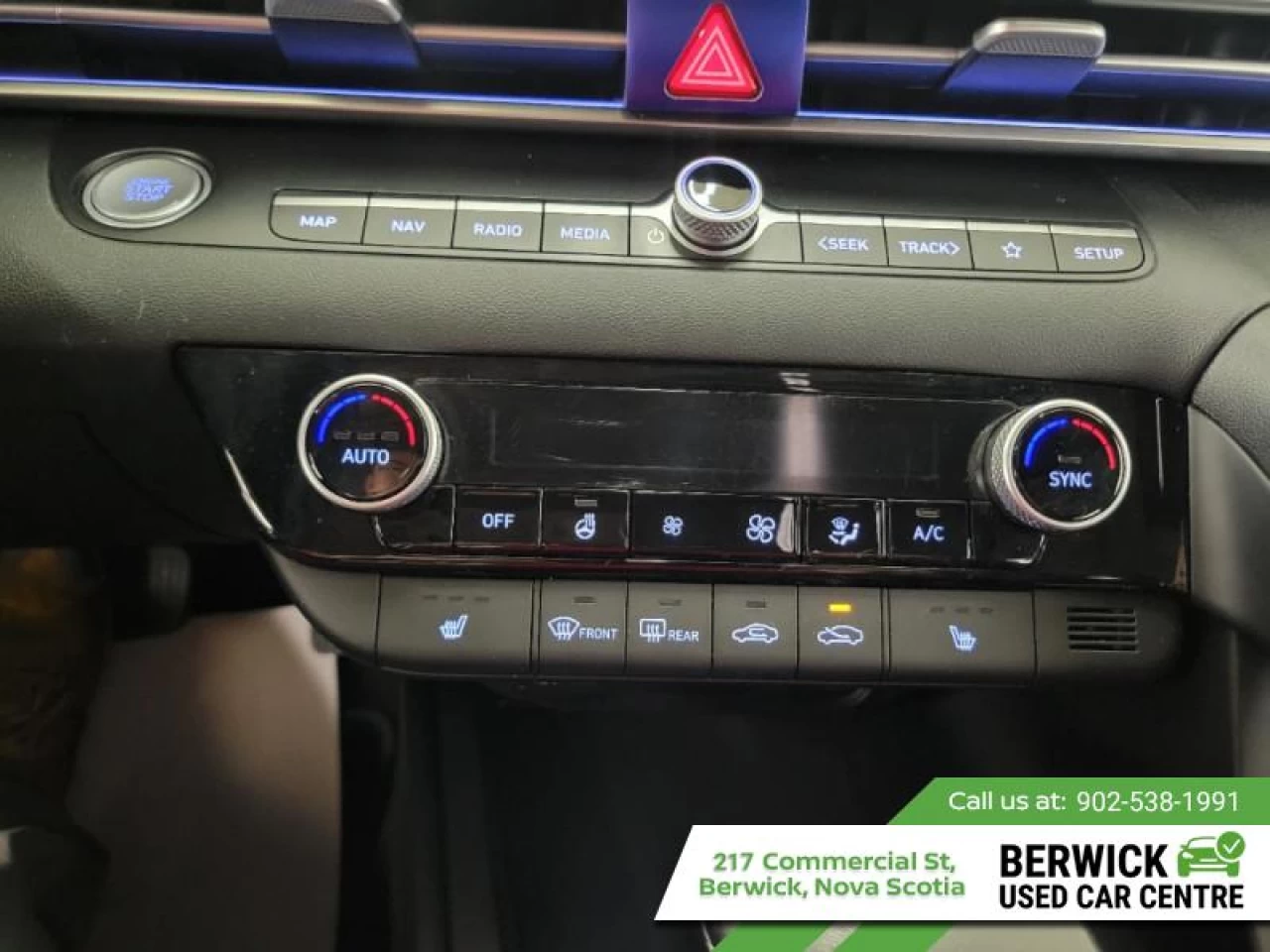 2023 Hyundai Elantra Preferred w/Sun and Tech Main Image