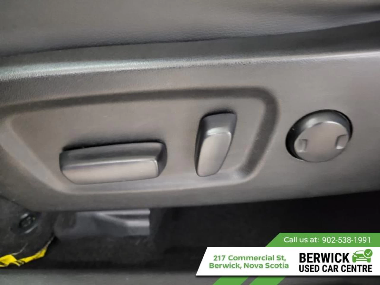 2017 Toyota Highlander LE Main Image