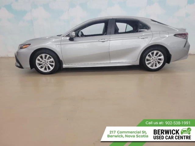 Toyota Camry SE 2023