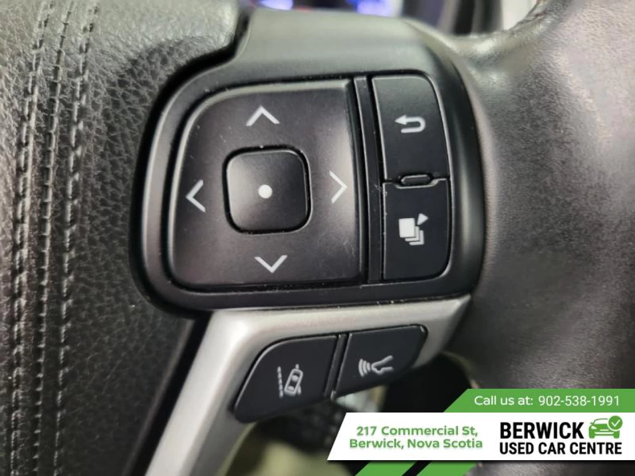 2017 Toyota Highlander LE Main Image