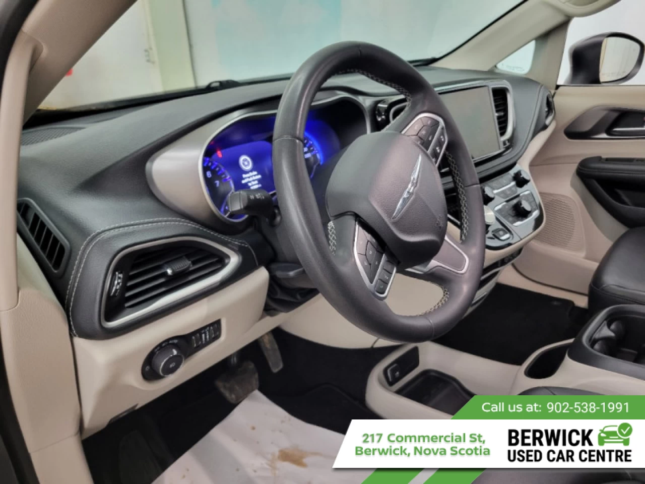2023 Chrysler Pacifica Touring L Main Image
