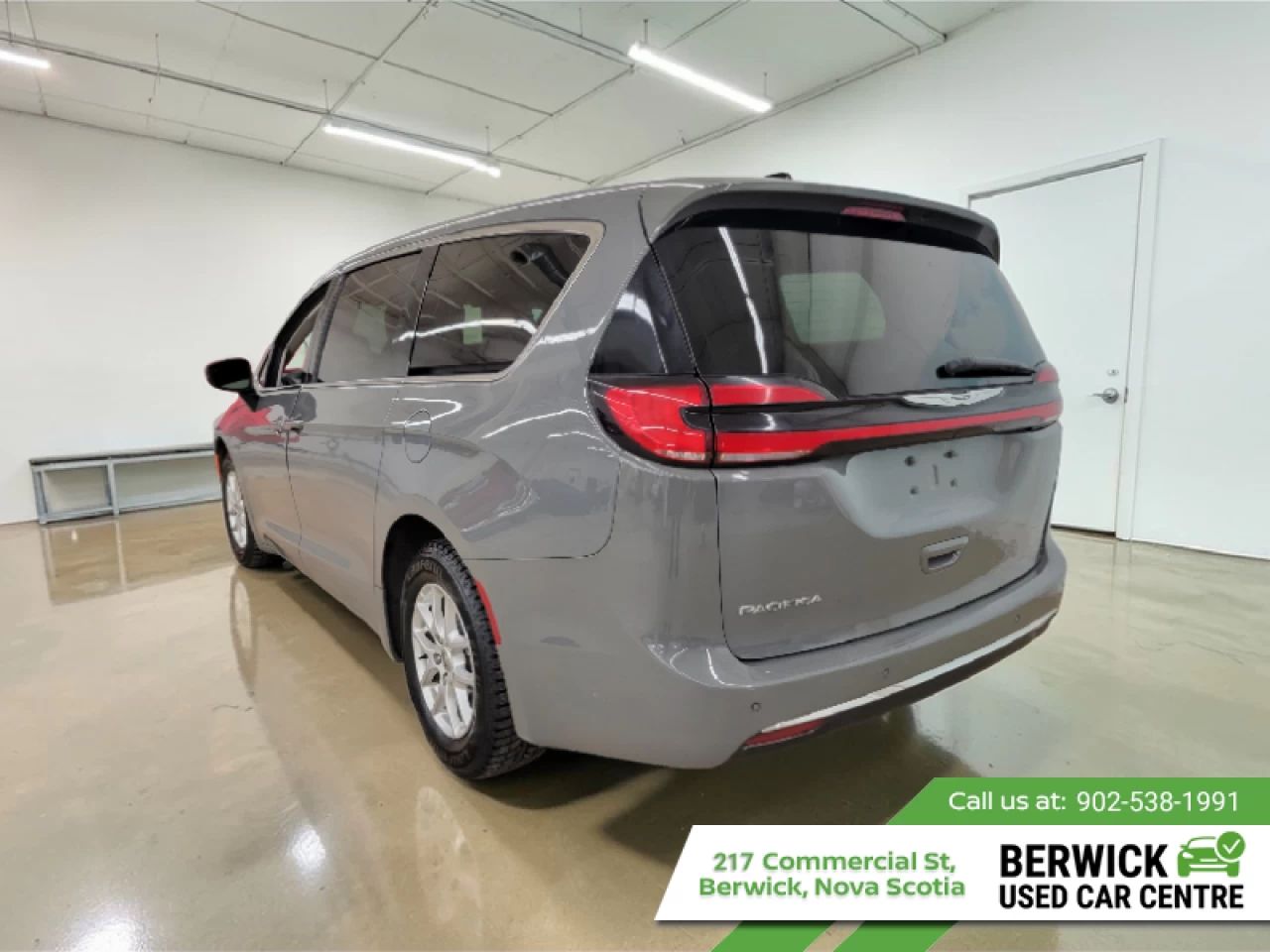 2023 Chrysler Pacifica Touring L Main Image