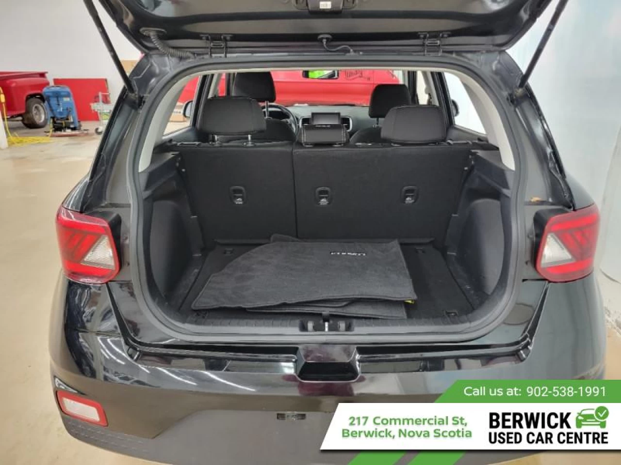 2023 Hyundai Venue Preferred Main Image