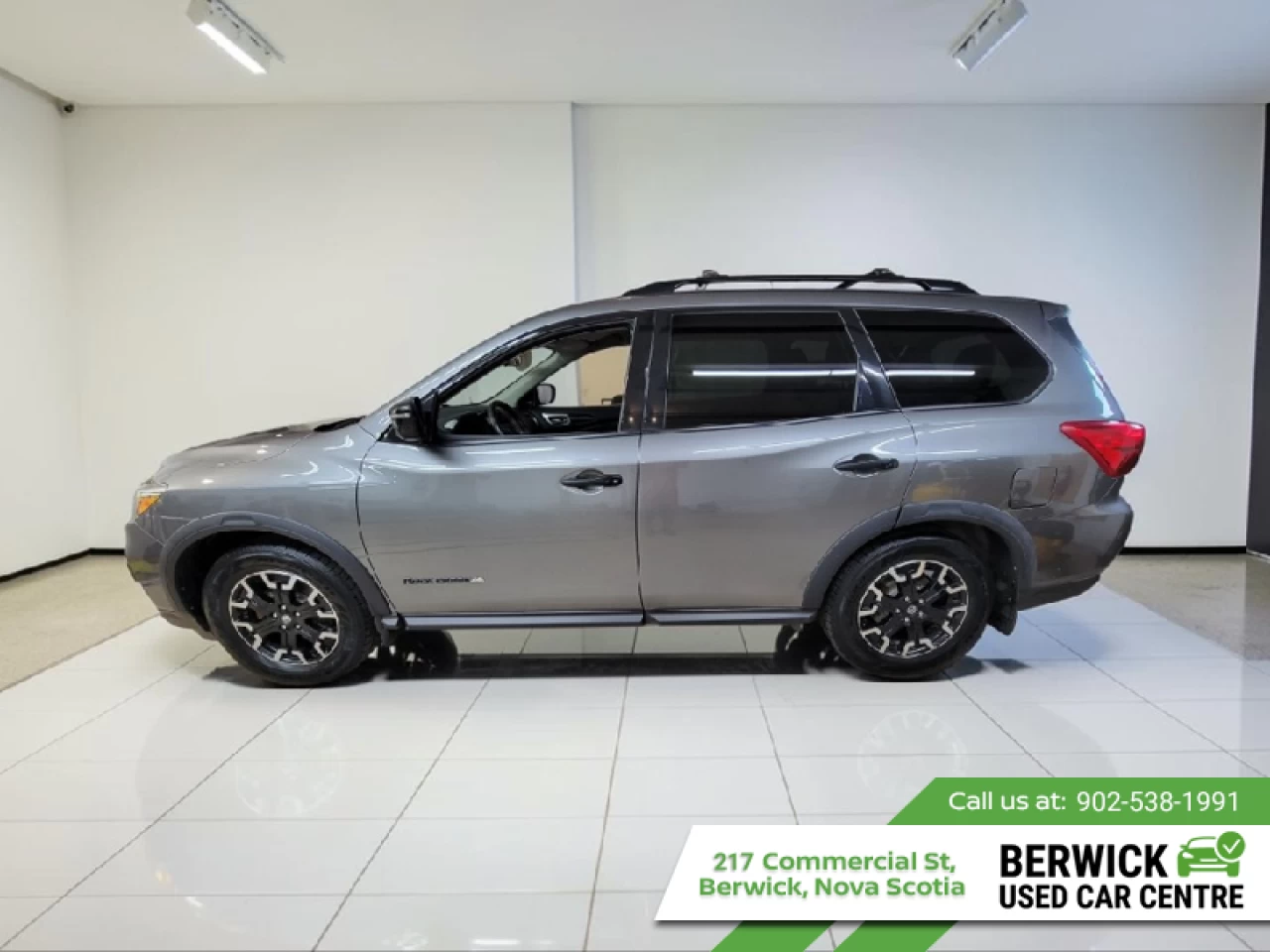 2020 Nissan Pathfinder SV Tech Main Image