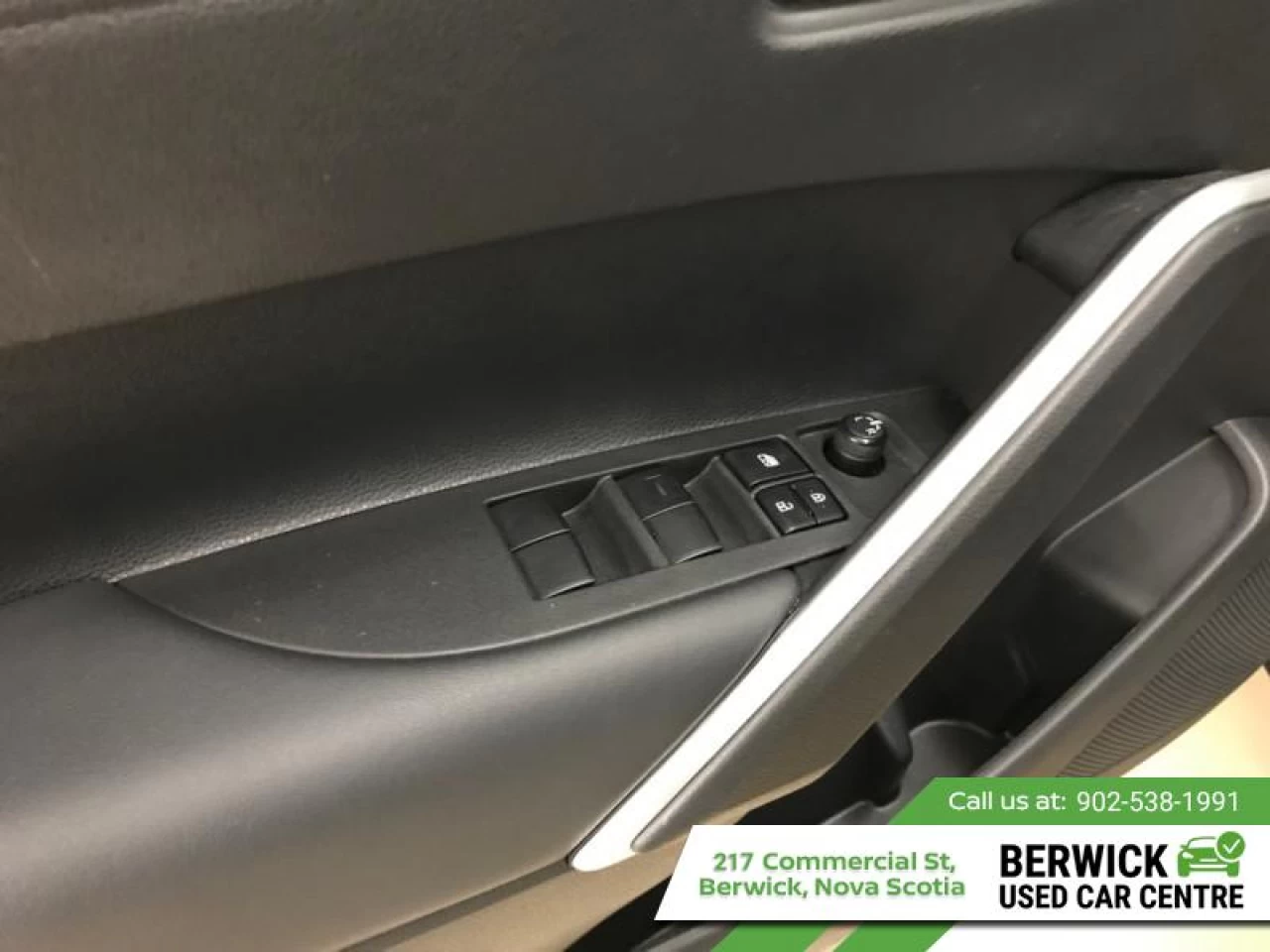 2022 Toyota Corolla Cross LE AWD Main Image