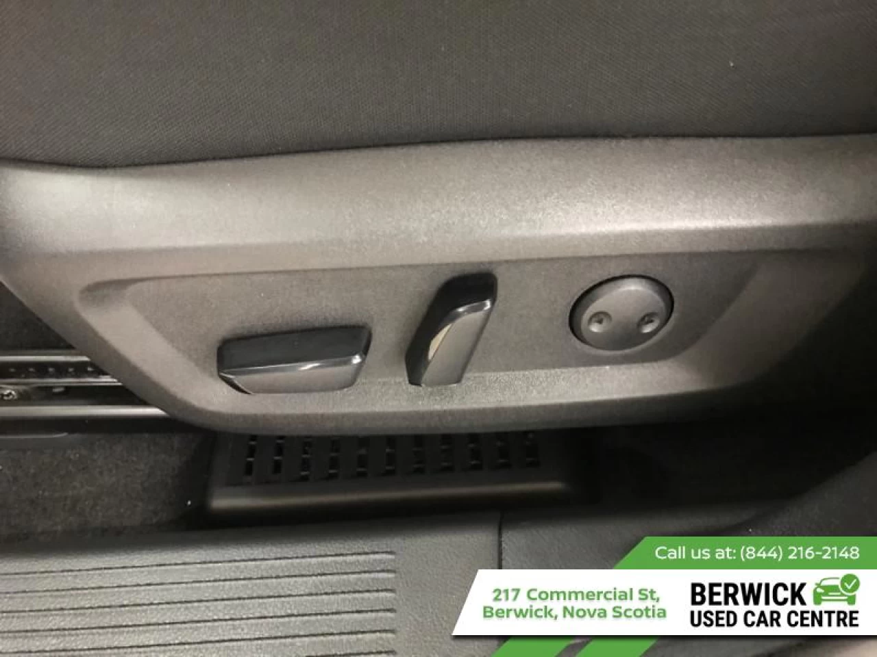 2023 Nissan Rogue SV Moonroof Main Image