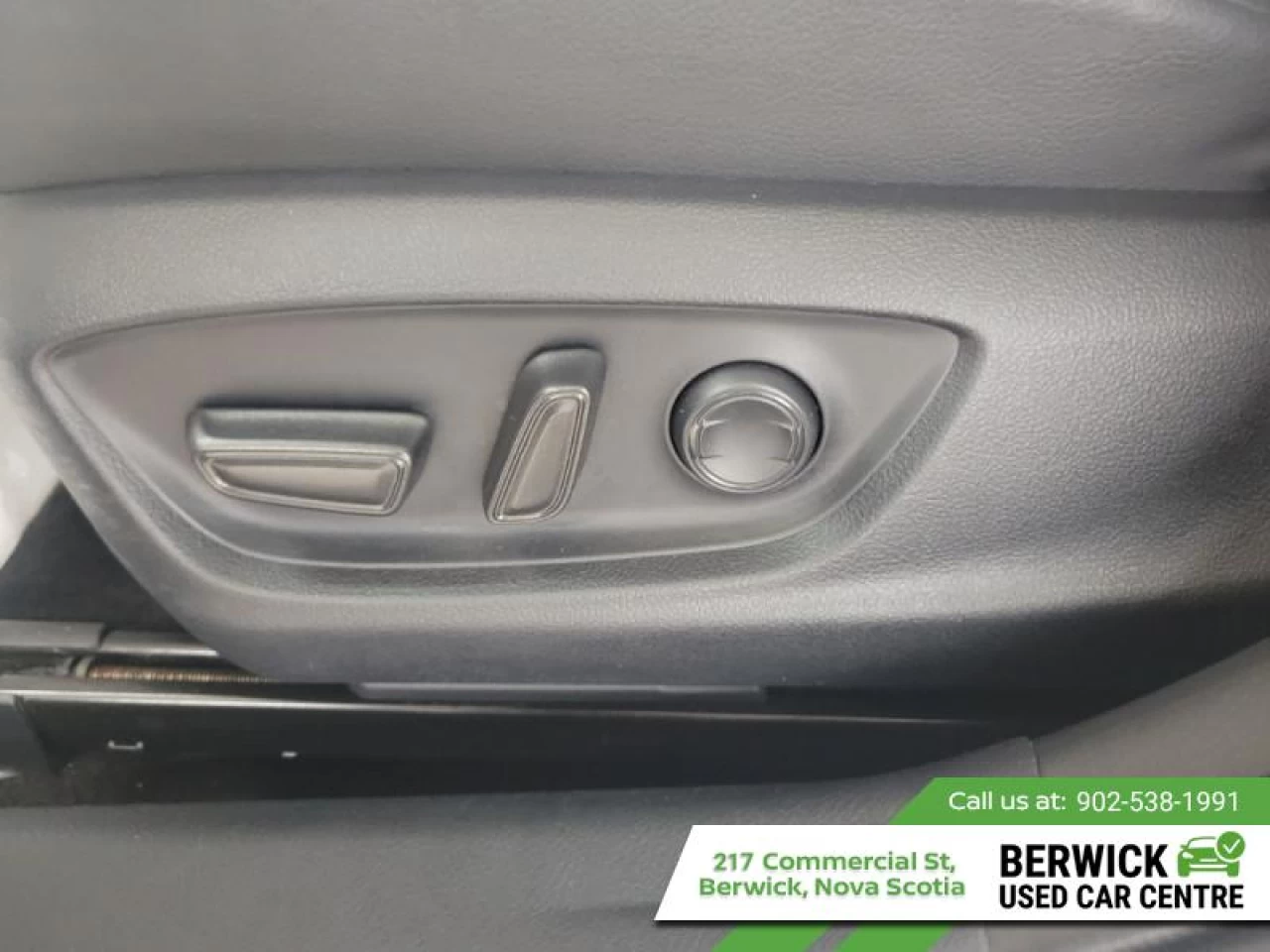 2023 Toyota Camry SE Main Image