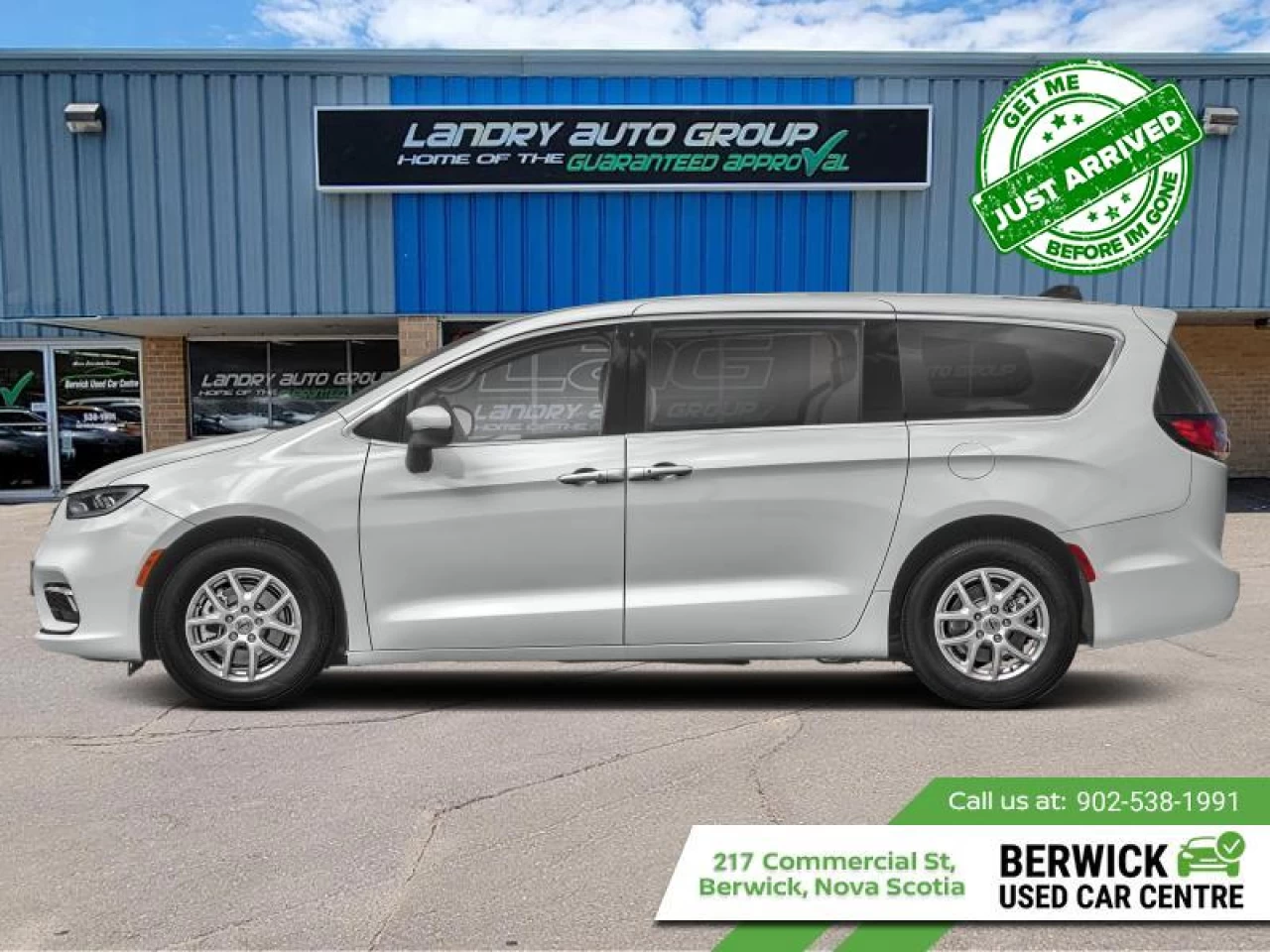 2023 Chrysler Pacifica Touring L Main Image