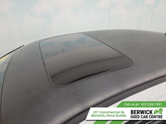 Hyundai Elantra Preferred w/Sun and Tech 2023