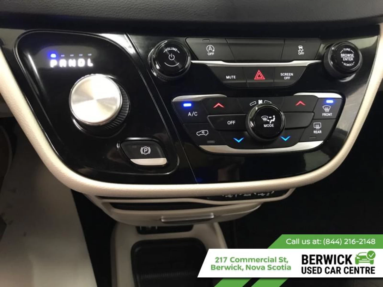 2022 Chrysler Grand Caravan SXT Main Image