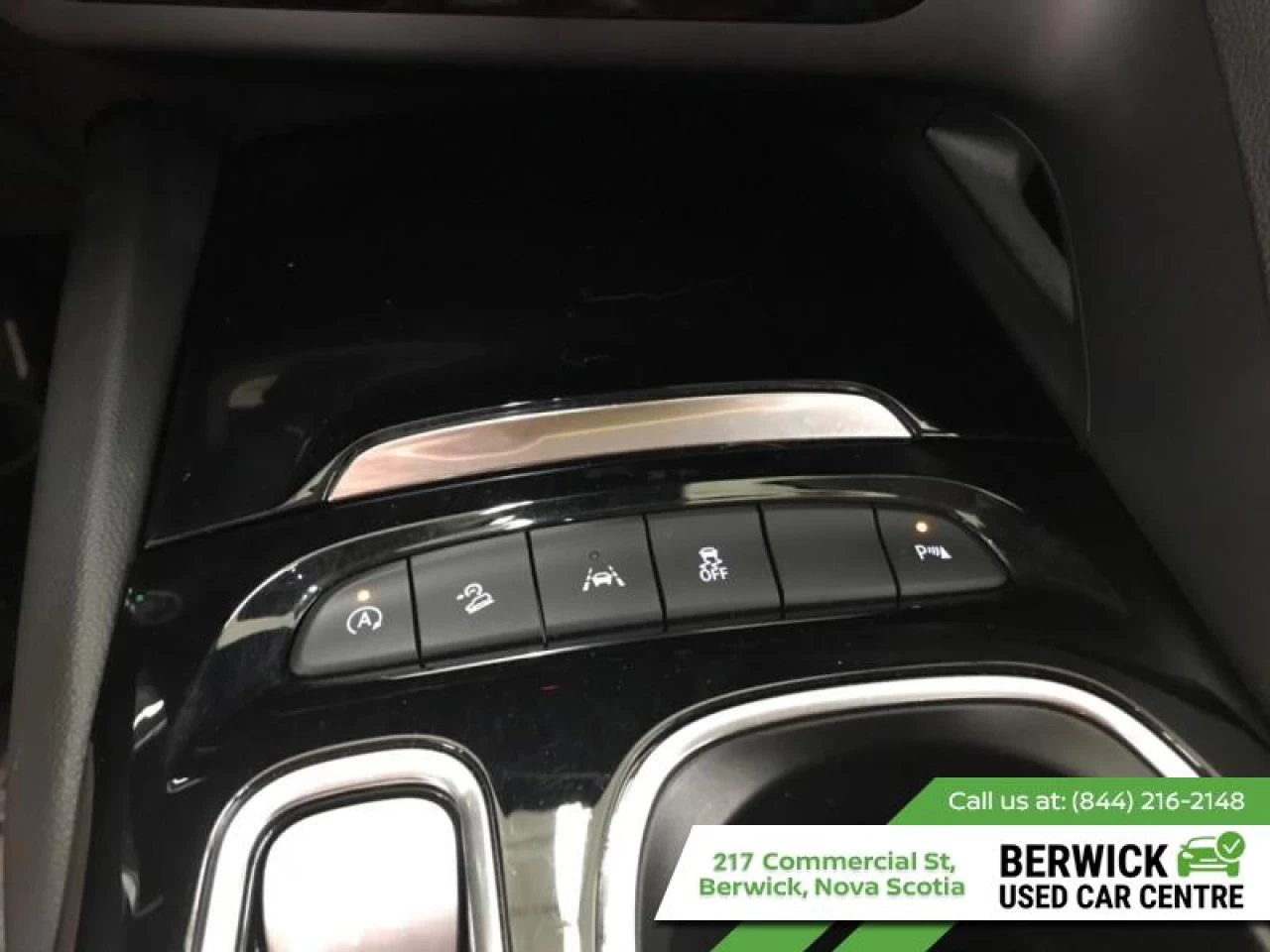 2022 Buick Envision Essence Main Image