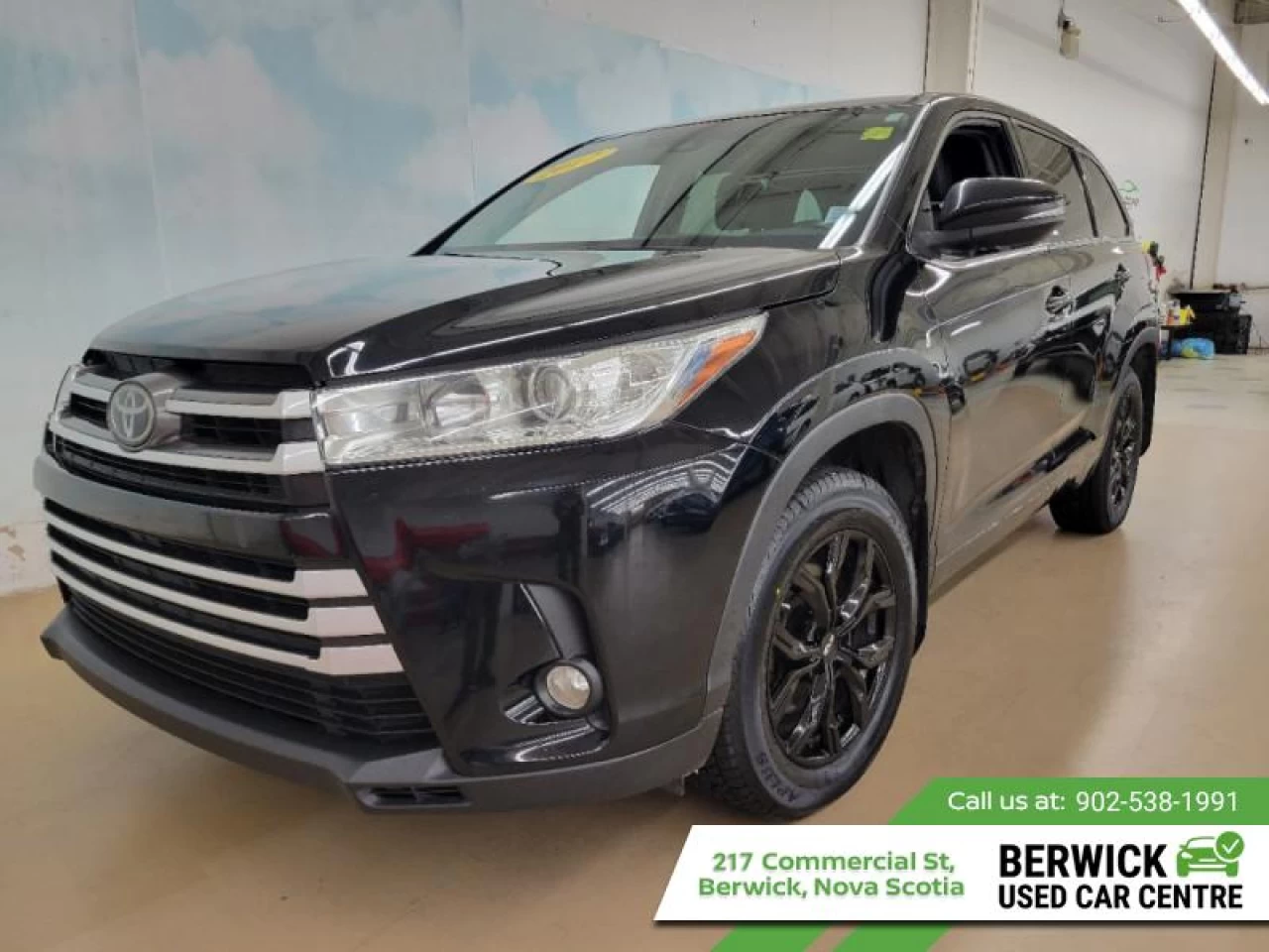 2017 Toyota Highlander LE Main Image