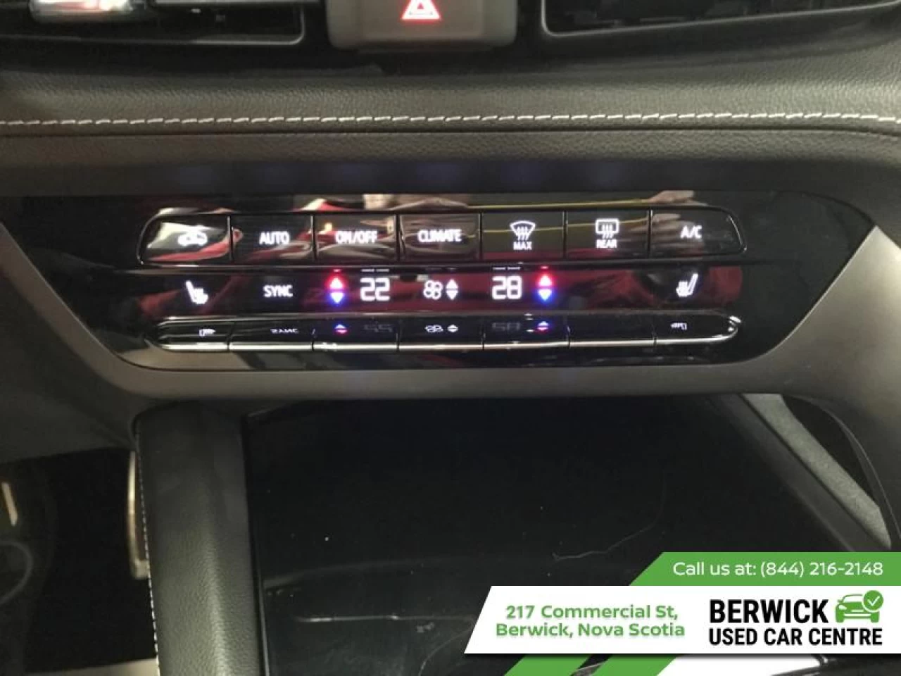 2022 Buick Envision Essence Main Image
