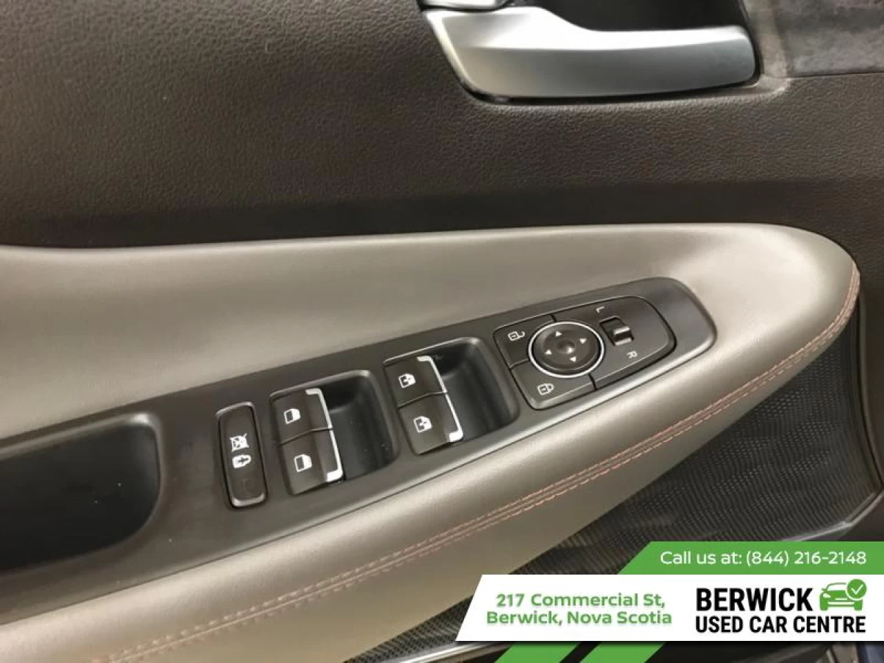 2020 Hyundai Santa Fe 2.0T Preferred AWD w/Sunroof Main Image