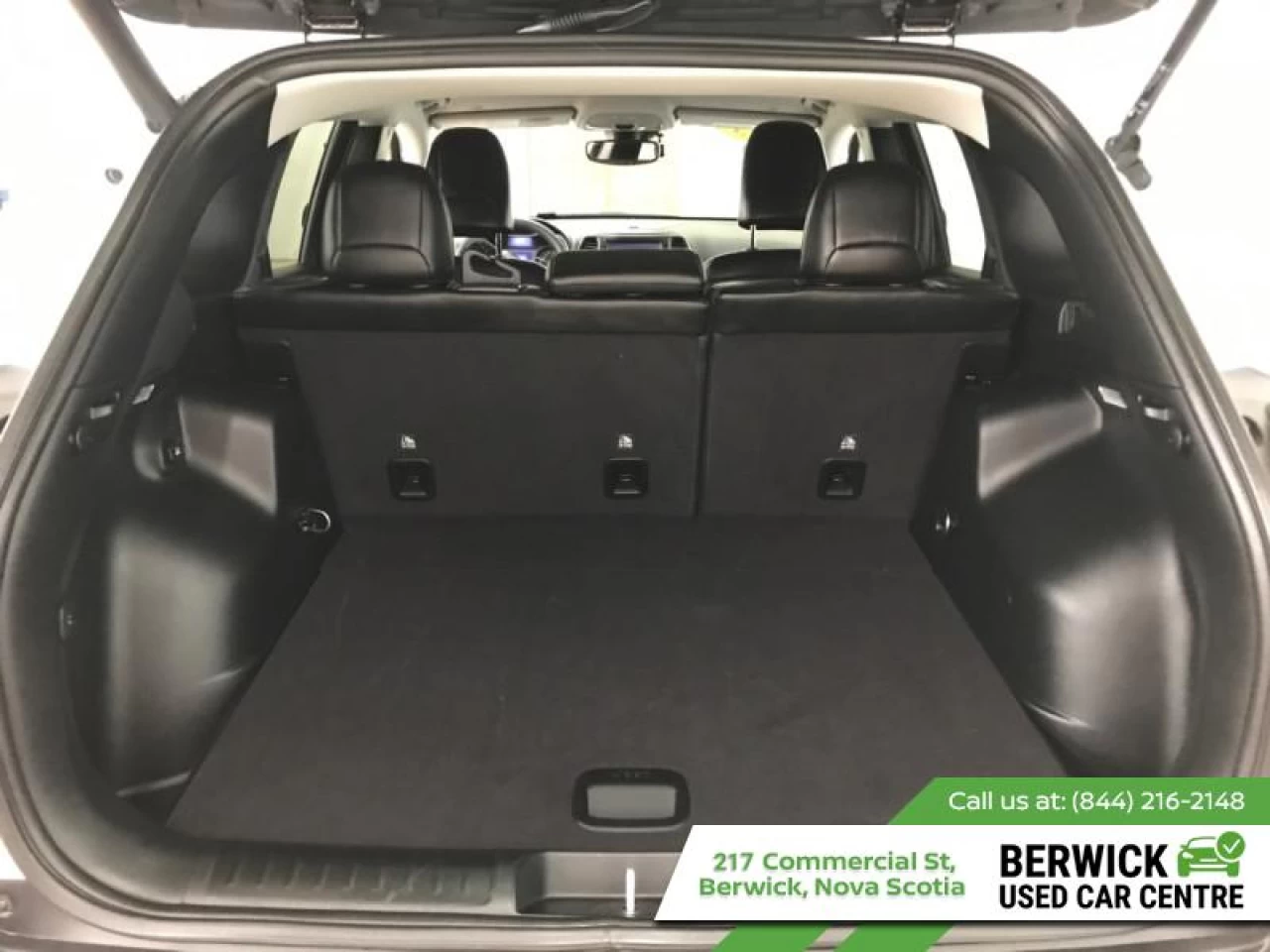 2023 Jeep Cherokee Altitude Main Image