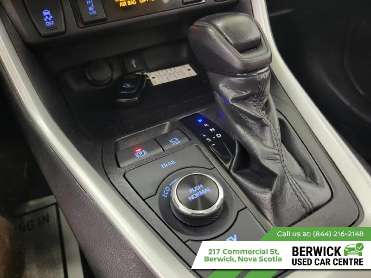 2021 Toyota RAV4 Hybrid XLE Main Image
