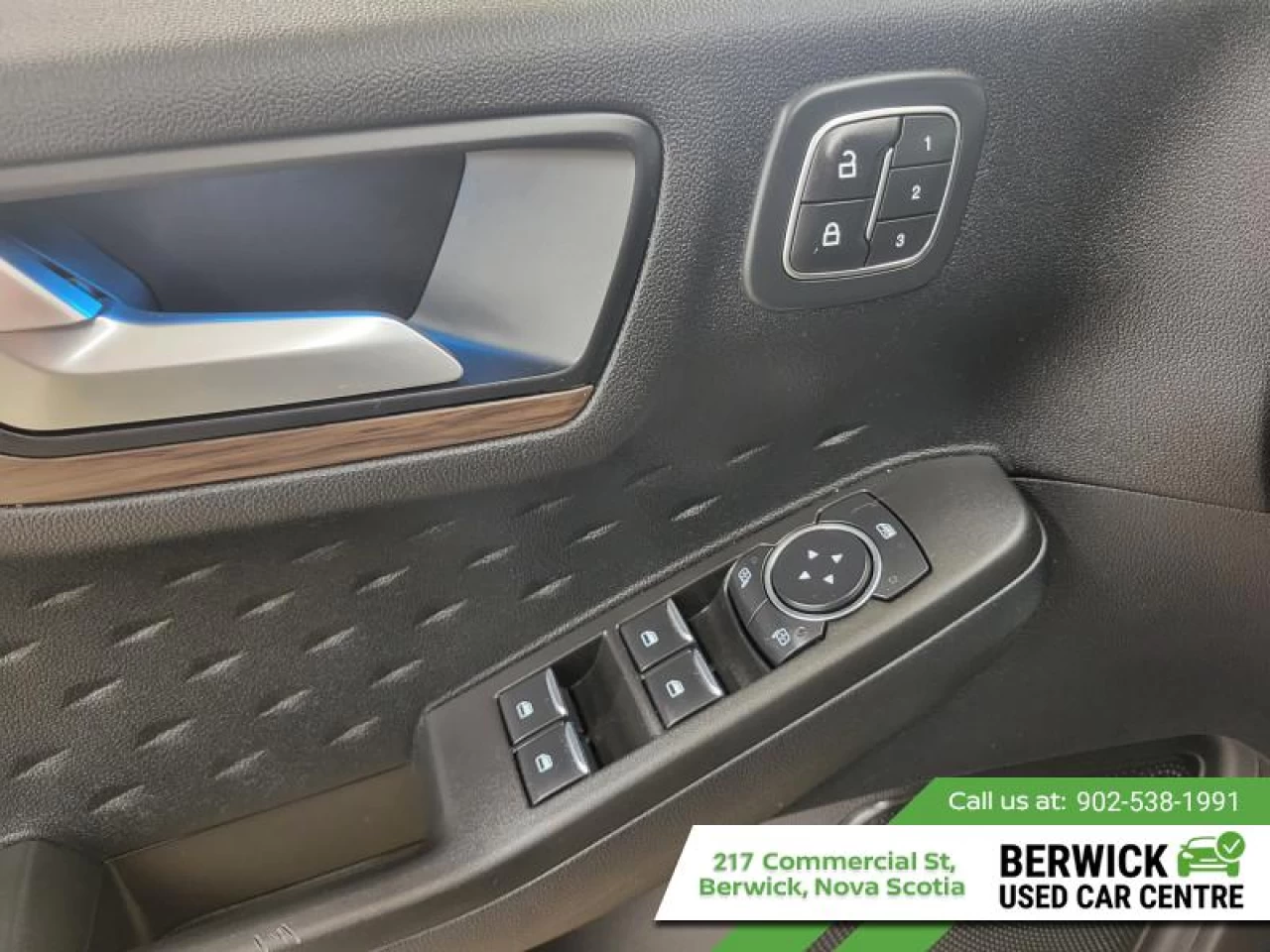 2020 Ford Escape Titanium Hybrid 4WD Main Image